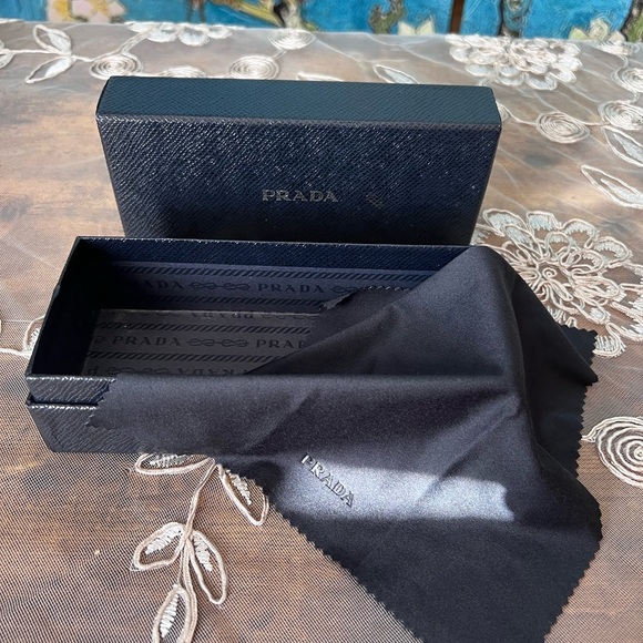 Prada black sunglass box with black Prada cleaning cloth. - Picture 4 of 10
